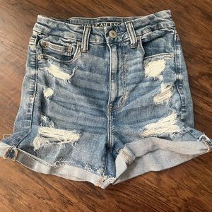 American Eagle Curvy Hi-Rise Shortie Distressed Light Wash Size 6